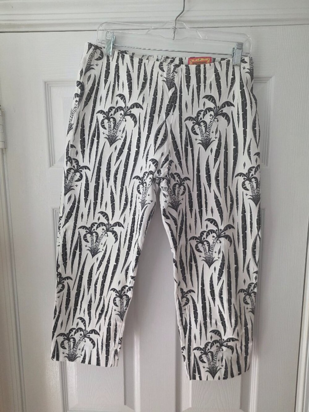 GoVanGo black and white capris